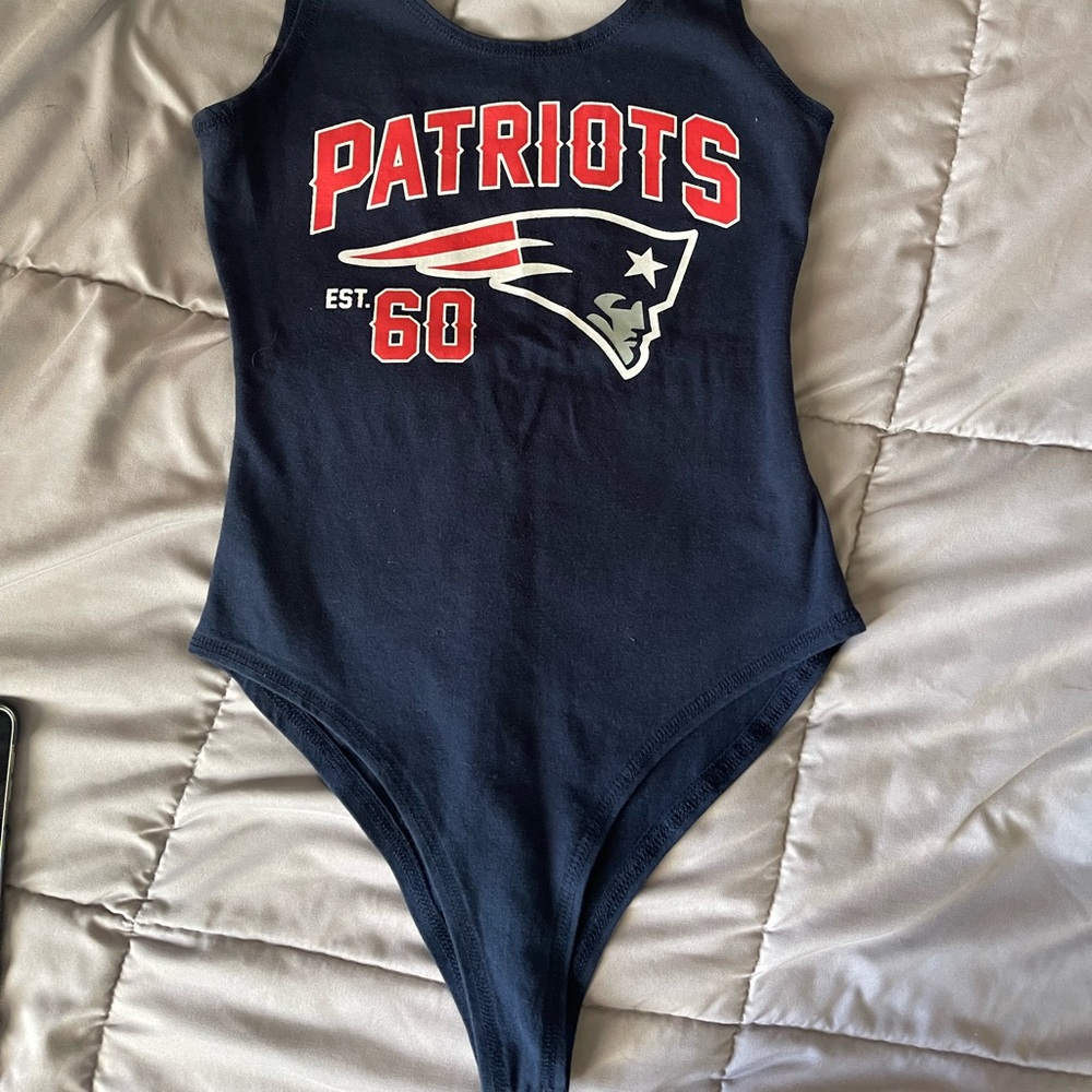 New England Patriots NFL bodysuit. Size Small,preowned in great condition.